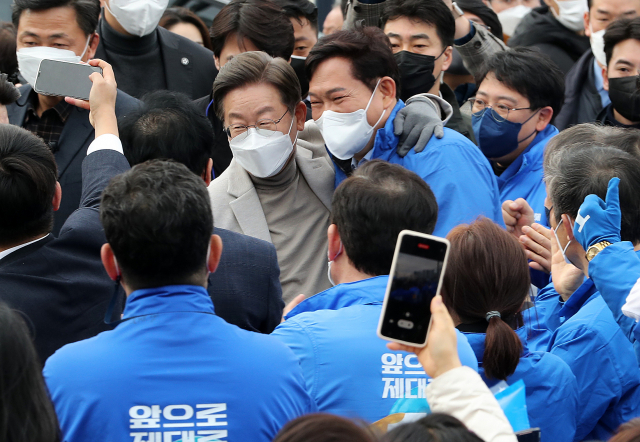 더불어민주당 이재명 대선후보와 송영길 대표가 28일 오후 대구 동대구역 광장에서 열린 