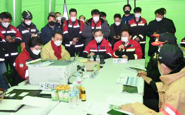 이철우 경북도지사 1일 고령 산불 현장 통합지휘본부를 찾아 발언을 하는 모습. 경북도 제공