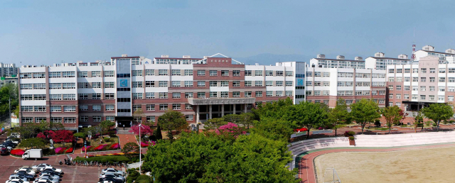 영진전문대학교 본관 전경. 영진전문대 제공