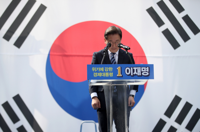 더불어민주당 이재명 대선후보가 1일 서울 명동에서 열린 