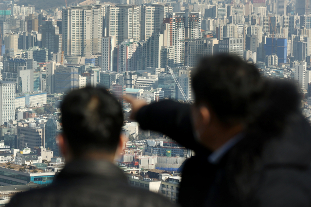서울 남산에서 바라본 시내 아파트 단지의 모습. 연합뉴스.