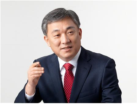 손창민 위덕대학교 대외부총장.