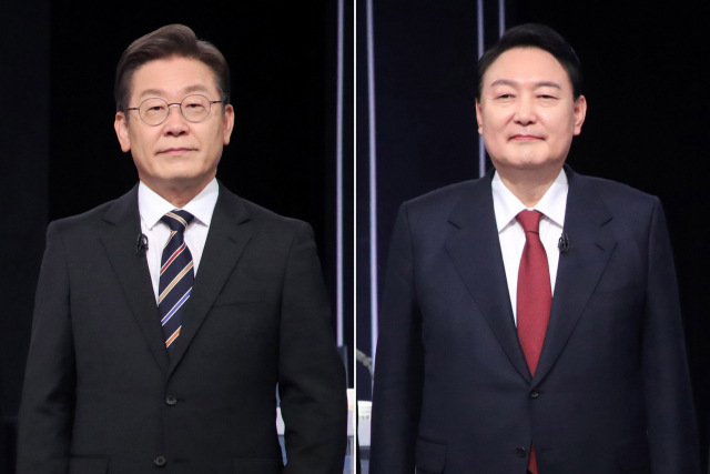 2일 서울 KBS 스튜디오에서 열린 중앙선거관리위원회가 주관하는 제20대 대통령선거 후보자 3차 사회분야 방송토론회에 참석한 더불어민주당 이재명 대선후보와 국민의힘 윤석열 대선후보. 연합뉴스