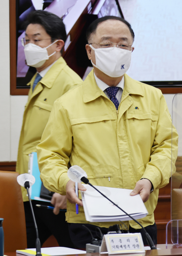 홍남기 경제부총리 겸 기획재정부 장관이 3일 정부서울청사에서 열린 