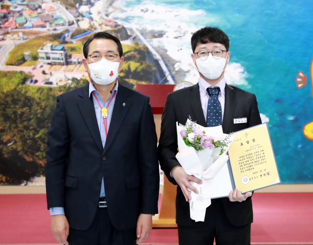 적극 행정 우수공무원으로 선발된 건설과 정경호 주무관. 울진군 제공