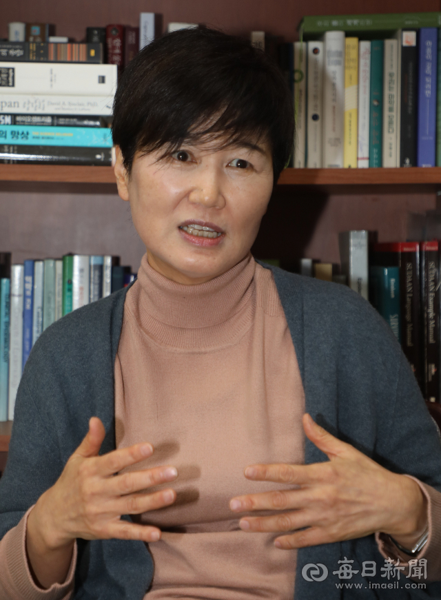 이덕희 경북대 의대 교수가 4일 오전 대구 중구 경북대학교 의과대학에서 매일신문과 인터뷰를 하고 있다. 안성완 기자 asw0727@imaeil.com