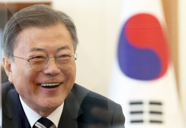 문재인 대통령이 청와대에서 아시아·태평양지역 뉴스통신사 교류협력체 