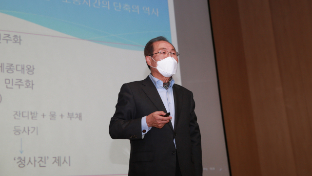 윤동한 대구가톨릭대 경영학과 석좌교수가 지난 3일 중강당에서 진행된