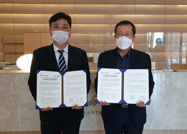 안동시가 올 해 안동지역에서 열리게 될 국제회의의 성공적 개최를 위해 안동지역 호텔과 공식 숙소지정 업무 협약을 체결했다. 안동 리첼 호텔과 업무협약 모습. 안동시 제공