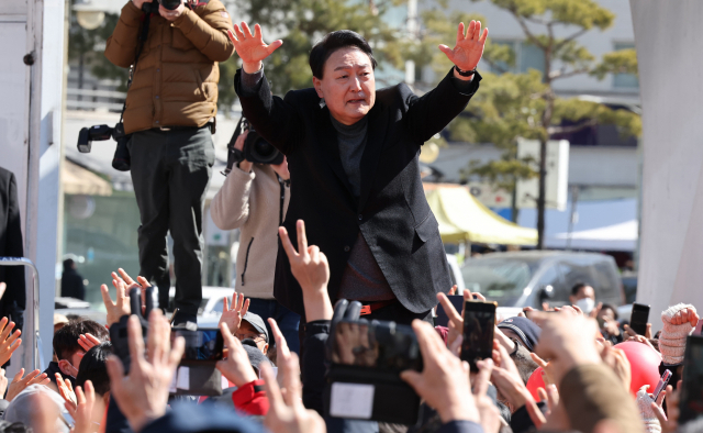 국민의힘 윤석열 대선 후보가 6일 서울시 중구 동대문디자인플라자 앞에서 열린