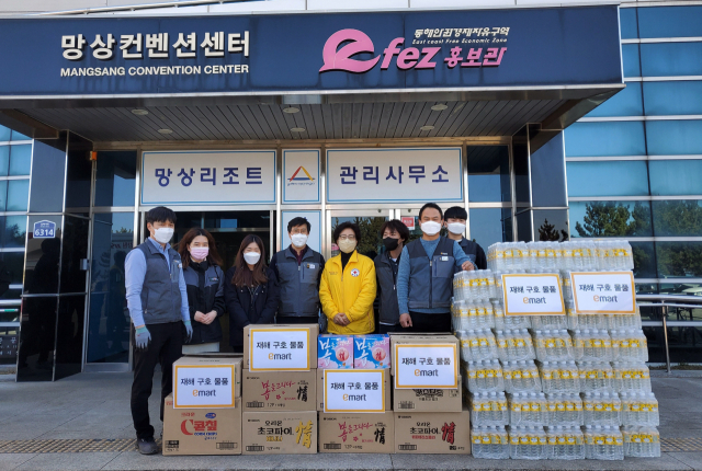 신세계그룹이 울진, 동해, 강릉 등 경북과 강원 지역 산불로 피해를 본 이재민들에게 생필품을 긴급 지원한다고 6일 밝혔다.