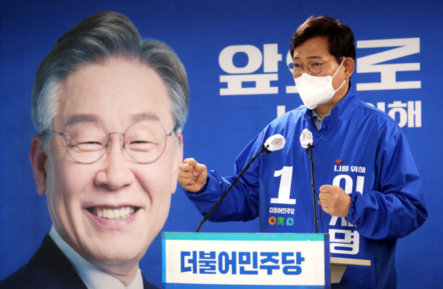 더불어민주당 송영길 대표가 6일 오후 서울 여의도 당사에서 에너지정책 관련 기자회견을 하고 있다. 연합뉴스