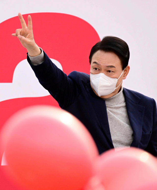 국민의힘 윤석열 대선 후보가 7일 오후 경기 안산시 단원구 안산문화광장 앞에서 유세하고 있다. 연합뉴스