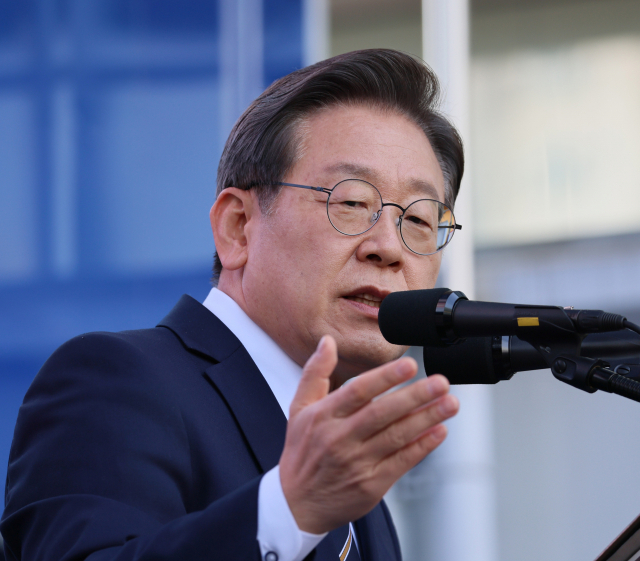 더불어민주당 이재명 대선후보가 8일 인천 서구 롯데마트 청라점 앞에서 열린