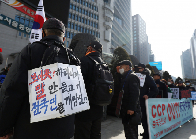 9일 중국대사관 인근에서 나라지킴이고교연합, 자유수호포럼 주최로 중국의 탈북자 강제북송 반대와 인권문제 해결, 올림픽 반대를 주장하는 반중 집회가 열렸다. 연합뉴스