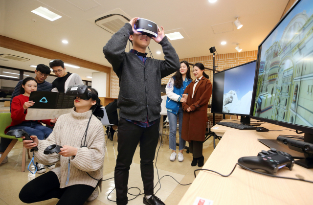 지역 대학 최초로 3D프린터와 스캐너, 소형공작기계, VR체험 장비 등을 설치한 계명대의 아이디어 상상실. 계명대 제공