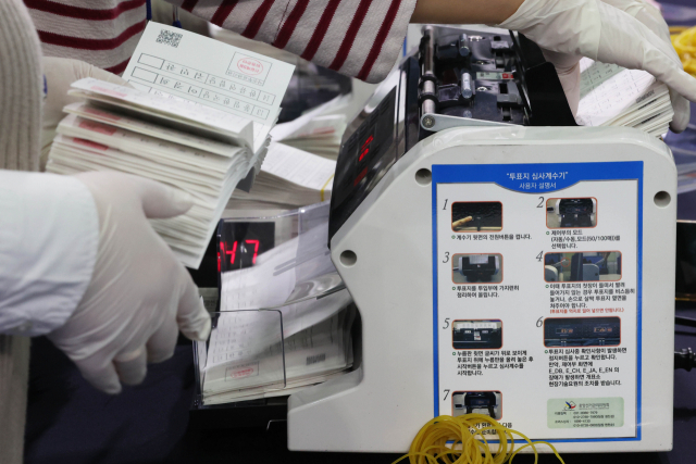 지난 2022년 3월 제20대 대통령선거에서 개표작업이 진행되고 있다. 연합뉴스