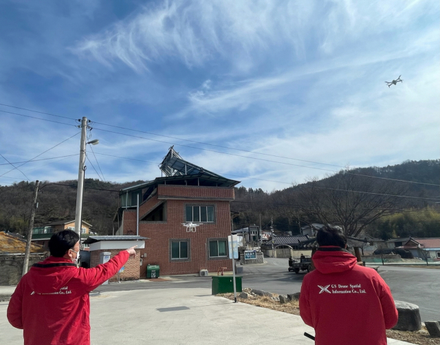 경북 김천시는 2022년 지적재조사 사업지구로 예정된 감문삼성지구, 지례교리지구 및 지례상부지구에 최신 측량기술인 무인비행장치 드론촬영을 활용해 지적재조사 사업을 추진할 예정이다. 김천시 제공