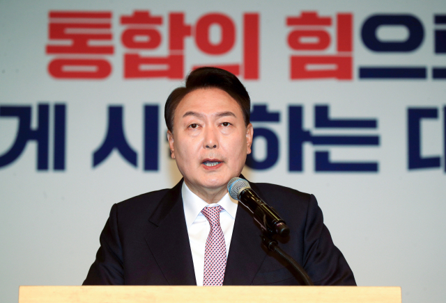 윤석열 대통령 당선인이 10일 오전 서울 여의도 국회에서 당선 인사 기자회견을 하고 있다. 연합뉴스