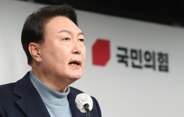 윤석열 대통령 당선인이 13일 오후 서울 여의도 국민의힘 당사에서 대통령직인수위원회 위원장 및 부위원장 인선 결과를 발표하고 있다. 연합뉴스