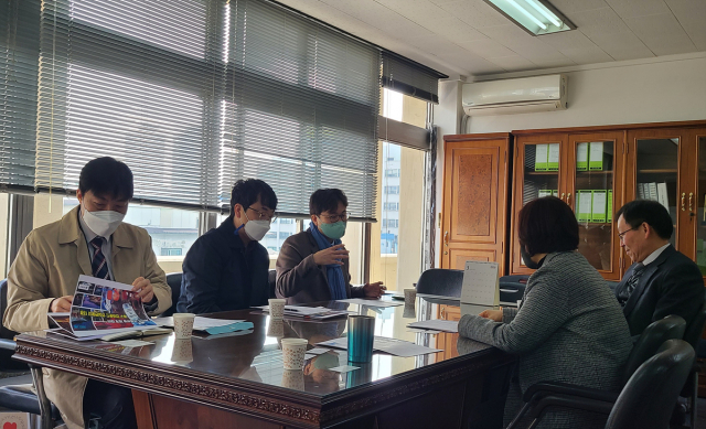 지난 10일 대구시 공무원들이 서울 지역 여행사를 찾아 대구관광 세일즈콜(여행상담)을 진행하는 모습. 대구시 제공