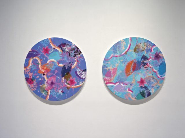 제이미 리, Wish You All the Best(당신에게 행운이 함께 하기를), 2021, 110cm diameter 2ea, Acrylic, tissue paper, ink, glitter on canvas.