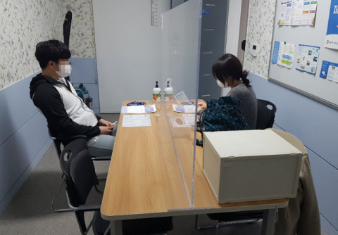 학교 자퇴 후 마땅히 지원 받을 곳을 찾지 못한 청소년들이 대구 서부경찰서 상담실에서 검정고시 공부를 하고 있다. 사진은 본문과 관련 없음. 매일신문DB