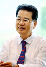 권혁운 아이에스동서㈜ 회장
