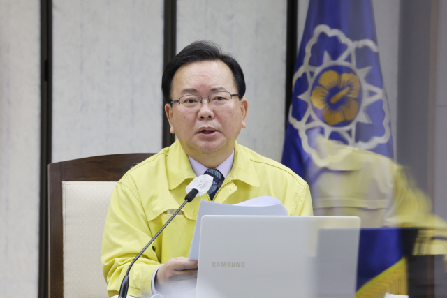 김부겸 국무총리가 16일 오전 세종시 정부세종청사에서 열린 신종 코로나바이러스 감염증(코로나19) 대응 중앙재난안전대책본부 회의에서 발언하고 있다. 연합뉴스