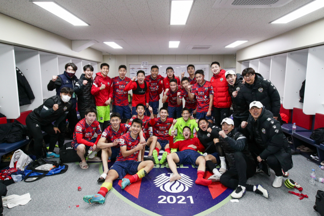 김천상무는 오는 19일 오후 7시 전주월드컵경기장에서 전북 현대를 상대로 시즌 첫 원정 승리 사냥에 나선다. 김천상무 제공