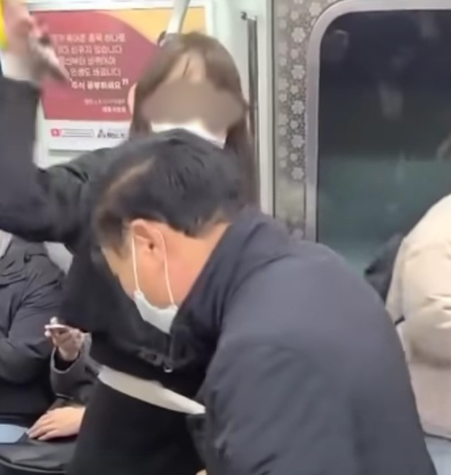 폭행 사건 당시 영상. 온라인커뮤니티 캡쳐