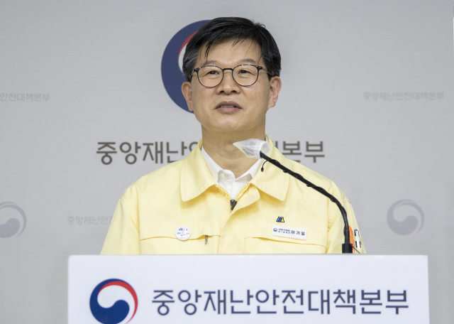 이기일 중대본 제1통제관이 18일 세종시 정부세종청사에서 코로나19 중앙재난안전대책본부 비대면 정례브리핑을 하고 있다. [보건복지부 제공. 재판매 및 DB 금지] 연합뉴스