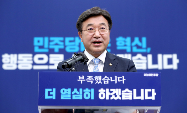 더불어민주당 윤호중 공동비상대책위원장이 20일 오후 국회에서 기자간담회를 열고 비대위 운영과 당 쇄신 방안 등을 발표하고 있다. 연합뉴스