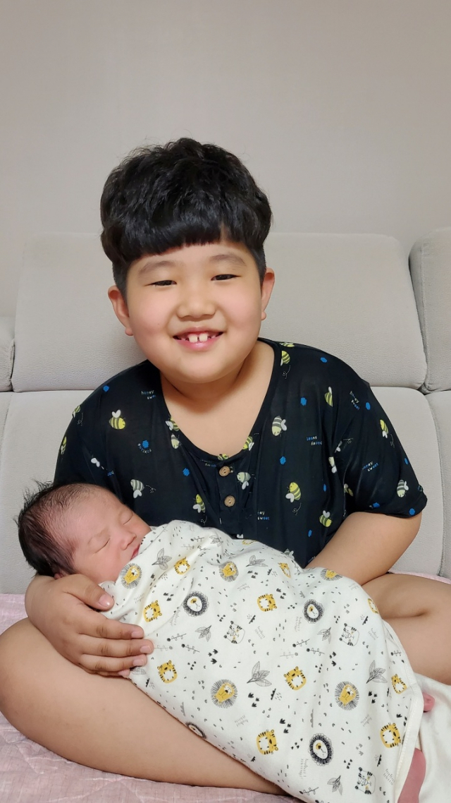 안다희·유재민 부부의 첫째 아들 동근, 둘째 딸 서윤.