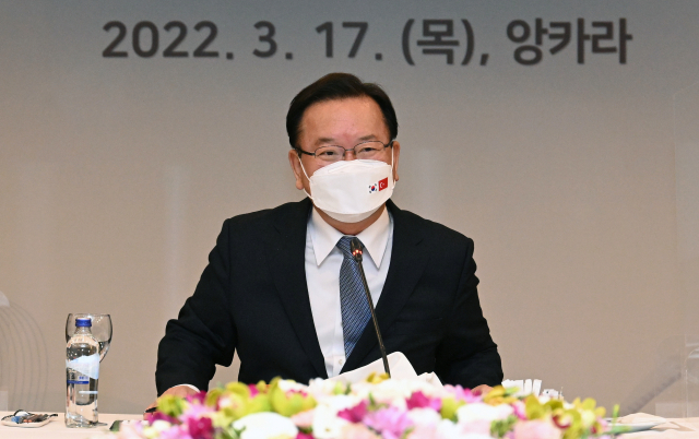 김부겸 국무총리가 17일(현지시간) 터키 앙카라의 한 호텔에서 열린 현지 진출기업 대표 초청 간담회에서 발언하고 있다. 국무총리실 제공.