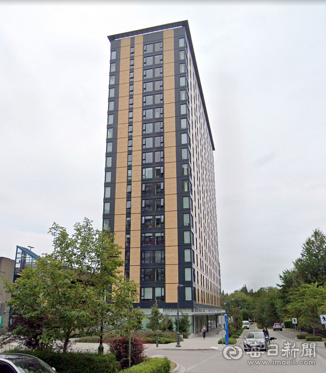 캐나다 벤쿠버 에 자리한 브리티쉬 컬럼비아대 기숙사 브록 커먼스(BROCK COMMONS). 18층에 높이가 53m이 건물은 구조용 집성판(CLT) 목조로 2016년에 완공 했다. 사진= 구글어스 캡쳐