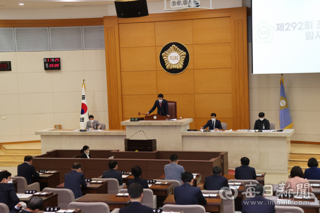 포항시의회가 21일 제292회 임시회 1차 본회의를 열고 예산결산특별위원회 선출 등 안건을 처리하고 있다. 포항시의회 제공