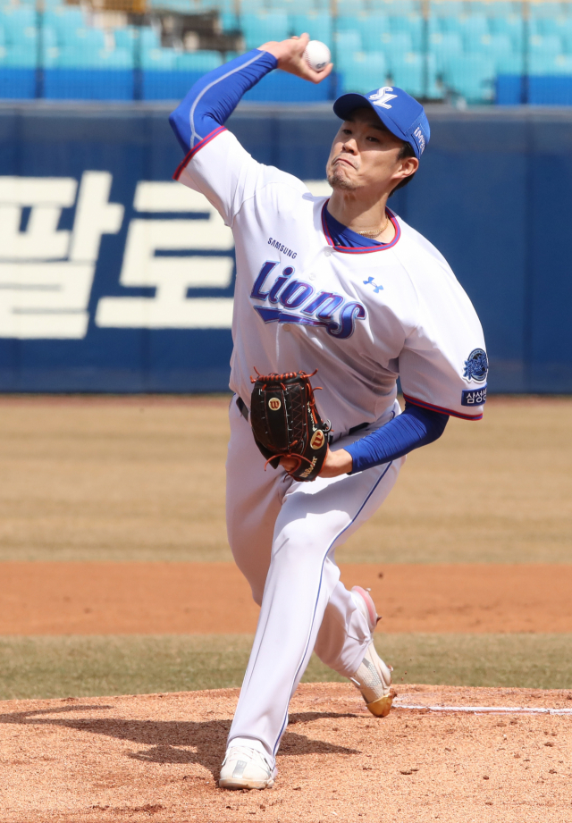 삼성라이온즈 5선발 후보 장필준이 21일 대구삼성라이온즈파크에서 열린 키움히어로즈와 시범경기에서 선발로 마운드에 올라 5이닝 1실점 호투를 펼쳤다. 삼성라이온즈 제공