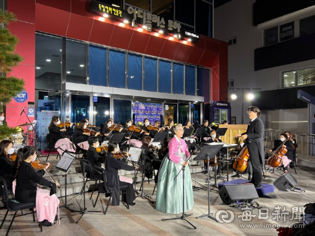 포항문화재단 대잠홀과 지역에서 활발한 활동을 펼쳐오고 있는 청년예술단체 벨라미치문화예술연구소가 
