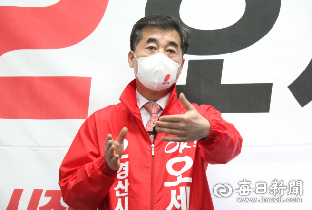 오세혁 경산시장 예비후보가 22일 기자회견을 갖고 출마의 변과 주요 공약을 밝혔다. 김진만 기자