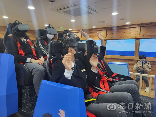 경상북도교육청해양수련원은 21일 독도 가상 체험 시설을 리모델링해 재개장했다. 경상북도교육청해양수련원 제공
