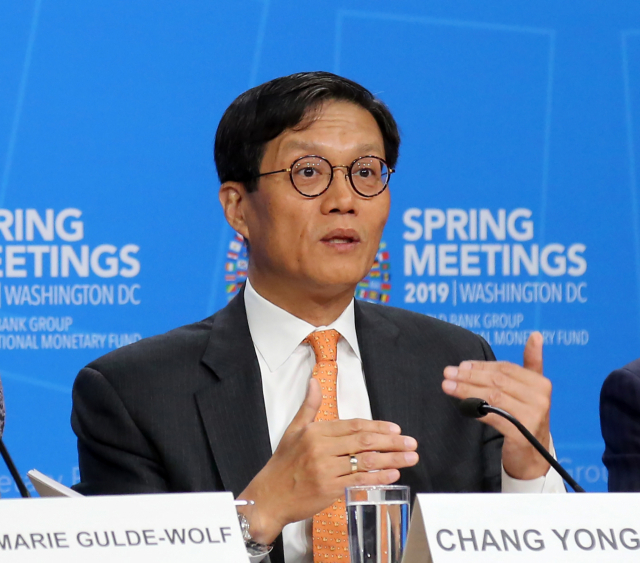 문재인 대통령이 23일 새 한국은행 총재 후보로 이창용 국제통화기금(IMF) 아시아태평양담당 국장(사진)을 지명했다. 연합뉴스