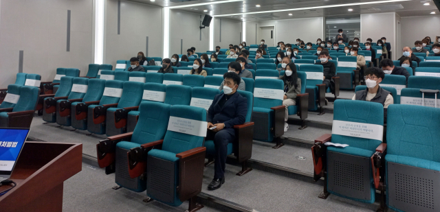 구미시가 현업근로자 실무담당 공무원을 대상으로 중대재해처벌법 교육을 하고 있다. 구미시 제공