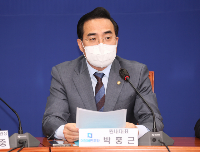 더불어민주당 박홍근 신임 원내대표가 25일 국회 대표실에서 열린 비상대책위원회 회의에서 발언하고 있다. 연합뉴스