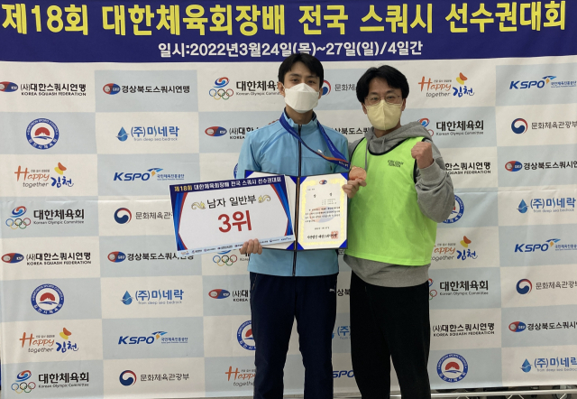 대구시청 스쿼시팀 주장 김현동이 경북 김천스쿼시경기장에서 열리고 있는 제18회 대한체육회장배 전국 스쿼시 선수권대회 남자일반부 3위를 차지했다. 대구시스쿼시연맹 제공