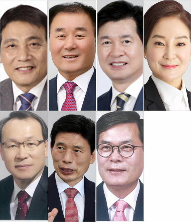 (시계방향) 김성태, 김재관, 박상태, 배지숙, 조홍철, 이태훈, 안대국 順