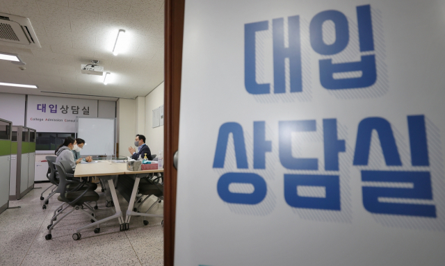 대구시교육청은 코로나19 상황이 장기화되는 어려운 여건 속에서도 입시에 대한 불안감을 느끼는 고등학생 및 학부모들을 위해 대입상담실을 운영한다. 대구시교육청 제공
