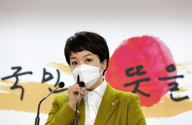 김은혜 대통령 당선인 대변인이 28일 서울 종로구 통의동 금감원 연수원에 마련된 제20대 대통령직인수위원회 브리핑룸에서 브리핑을 하고 있다. 연합뉴스