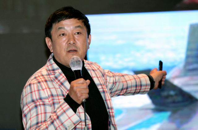최재붕 성균관대 교수가 28일 대구 수성구 그랜드호텔에서 열린 매일탑리더스아카데미에서 강연을 하고 있다. 임경희 매일탑리더스아카데미 디지털국장 제공