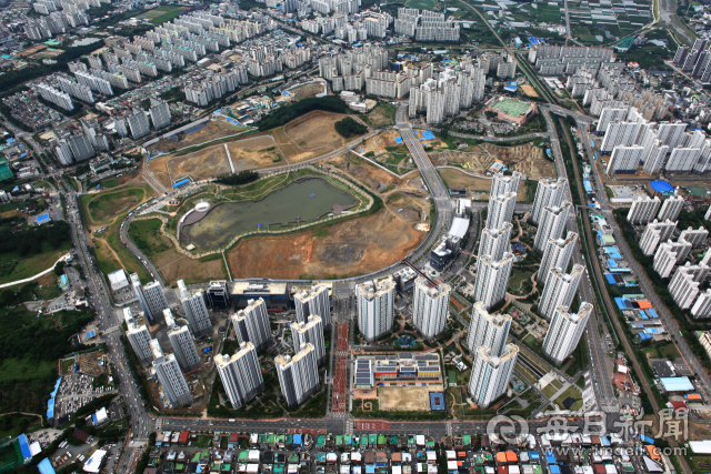 경산 중산1지구인 중산지를 둘러산 일반상업지역의 개발 계획 문제가 쟁점으로 등장하고 있다. 사진은 중산지구 전경. 매일신문DB